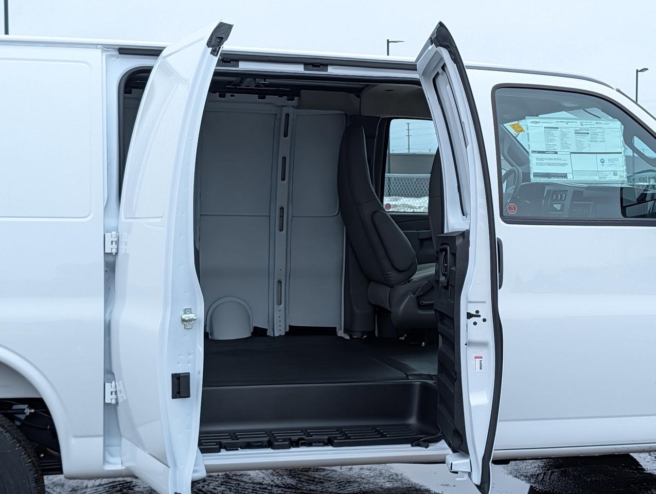 2025 Chevrolet Express Cargo Van  Photo
