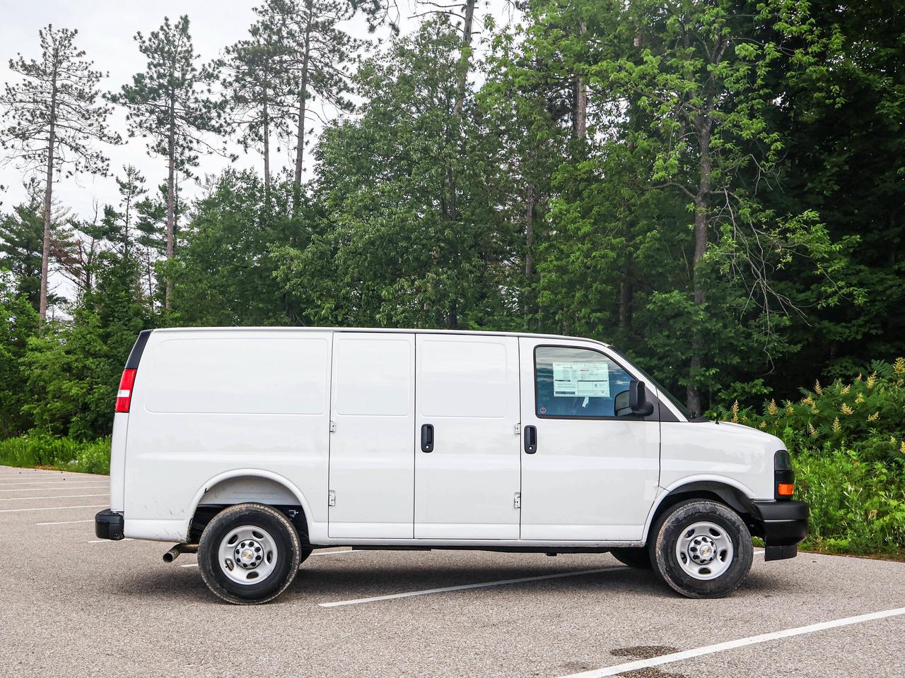 2025 Chevrolet Express Cargo Van  Photo