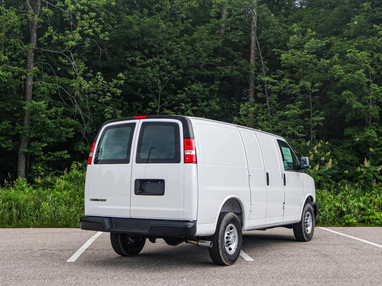 2025 Chevrolet Express Cargo Van  Photo