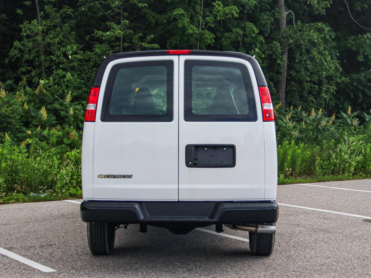 2025 Chevrolet Express Cargo Van  Photo