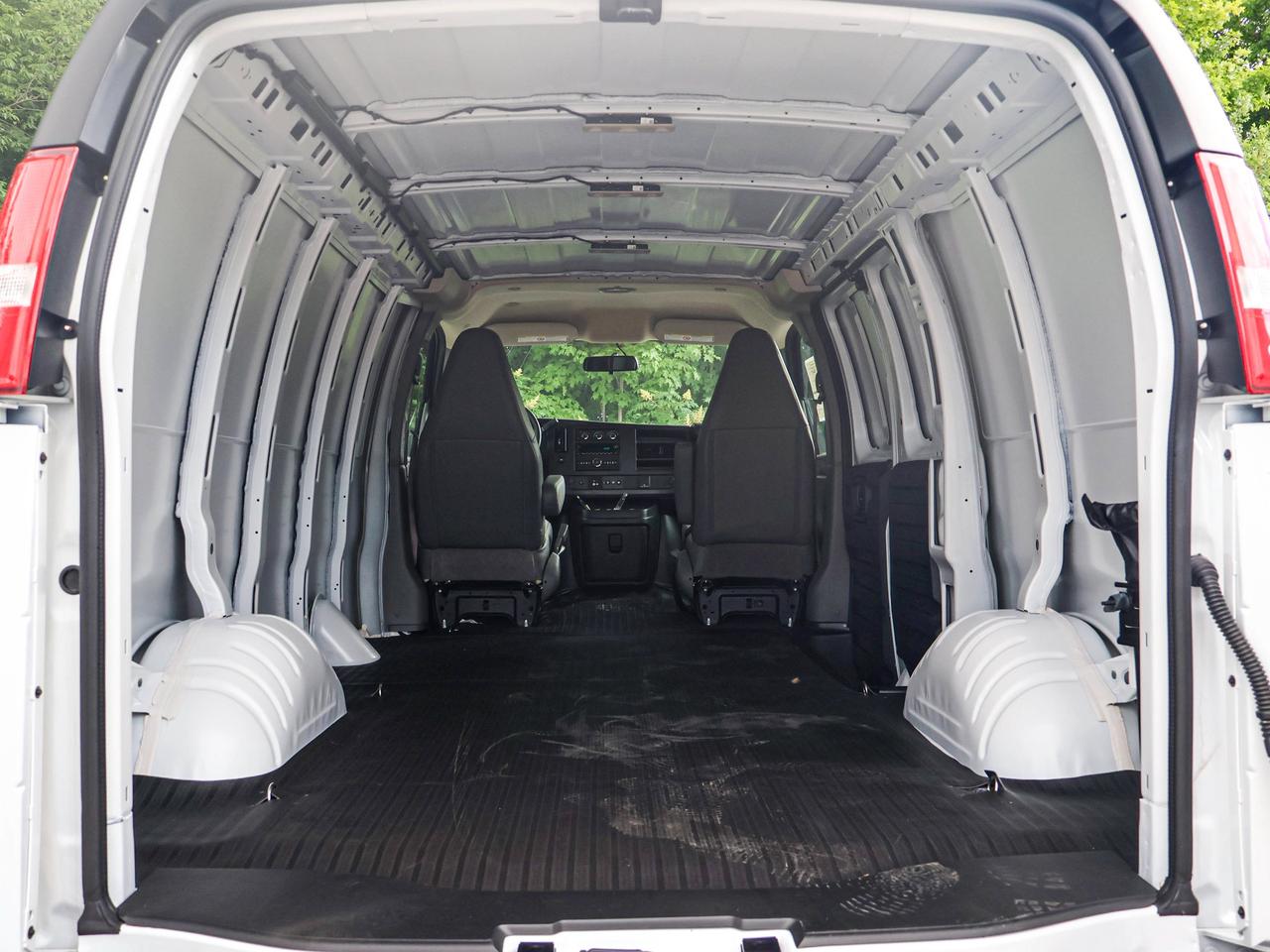 2025 Chevrolet Express Cargo Van  Photo