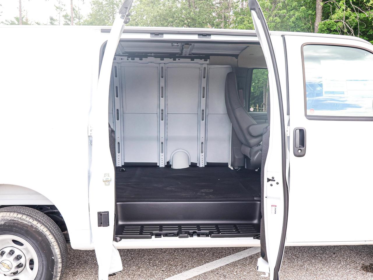 2025 Chevrolet Express Cargo Van  Photo