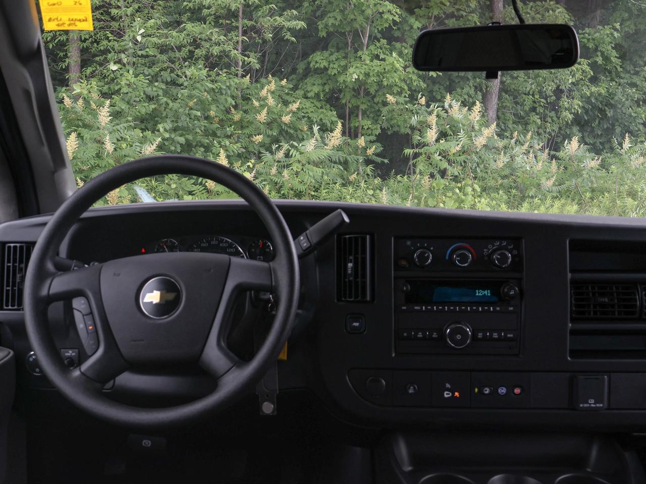2025 Chevrolet Express Cargo Van  Photo