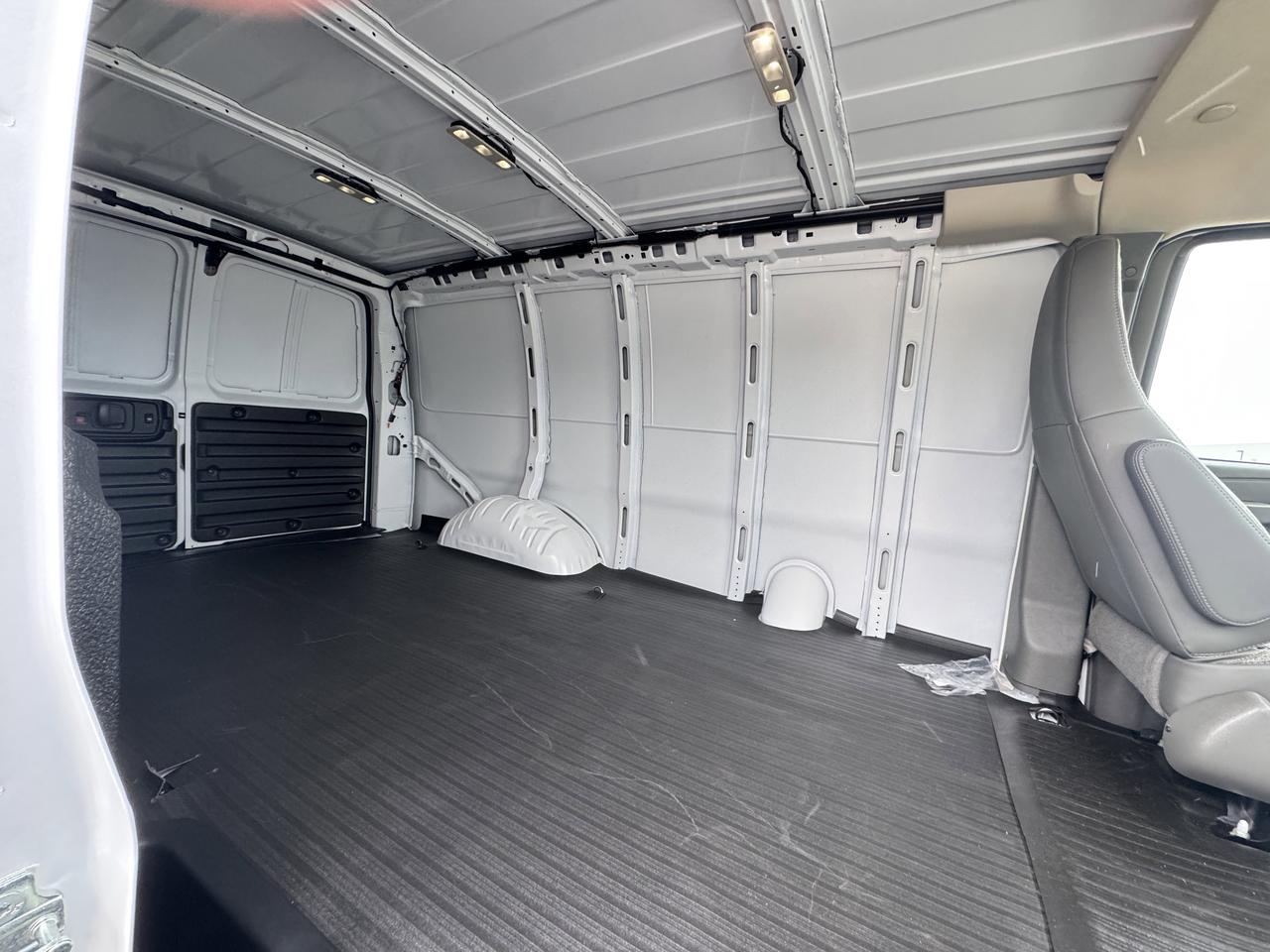 2025 GMC Savana Cargo Van  Photo