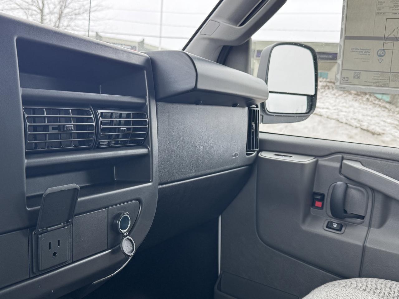 2025 GMC Savana Cargo Van  Photo