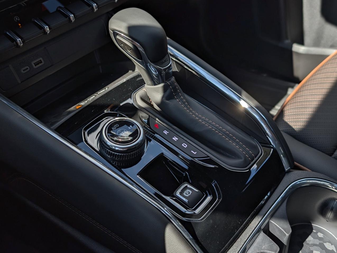 2026 GMC Canyon AT4 Photo