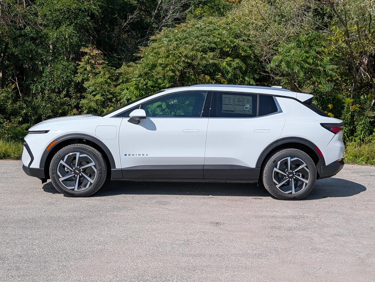 2026 Chevrolet Equinox EV LT Photo3