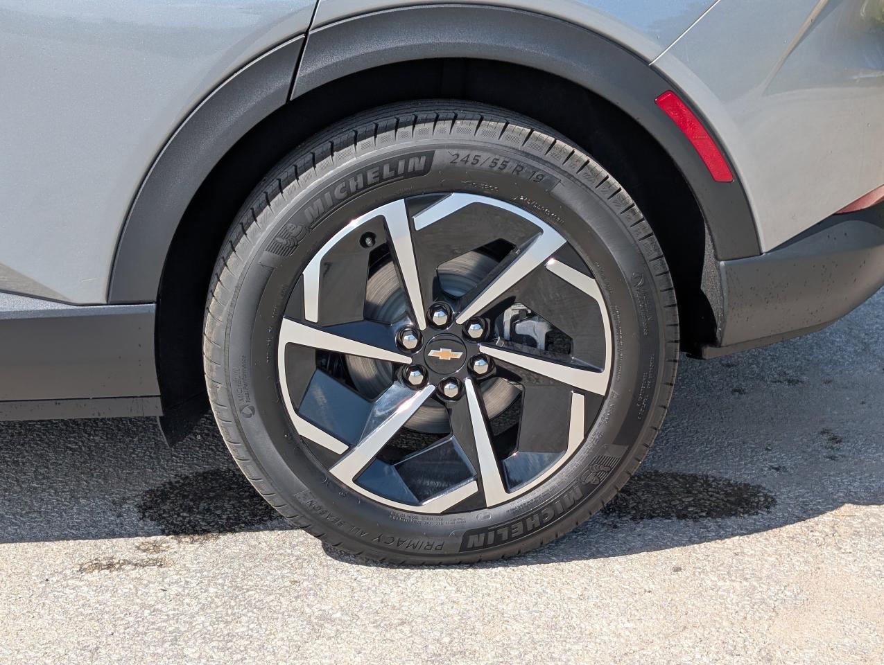 2026 Chevrolet Equinox EV LT Photo4