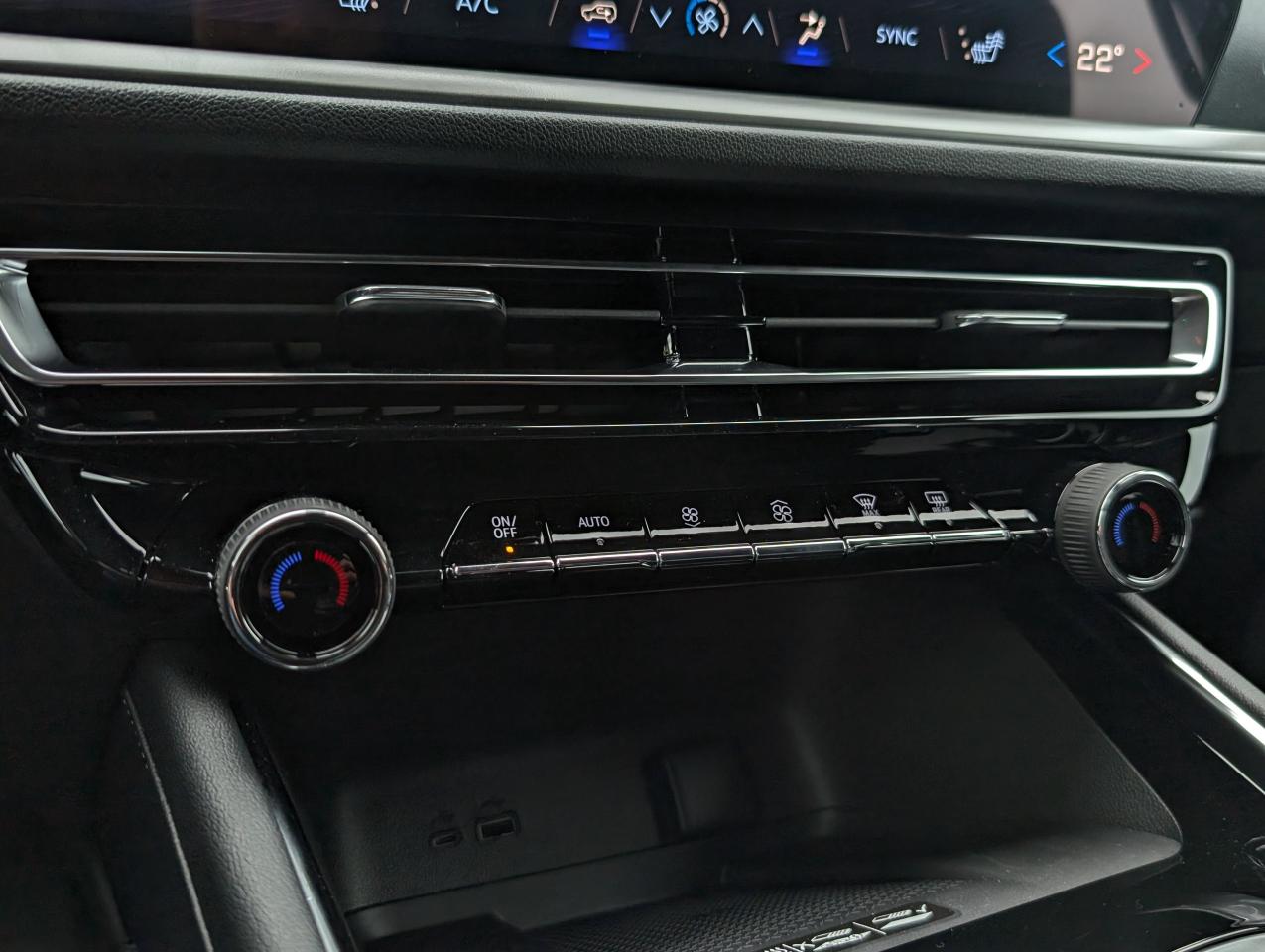 2026 Chevrolet Traverse LT Photo