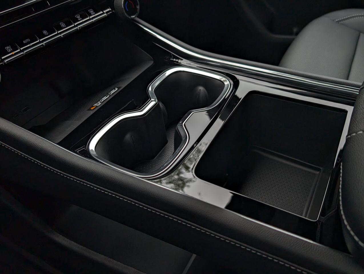 2026 Chevrolet Traverse LT Photo