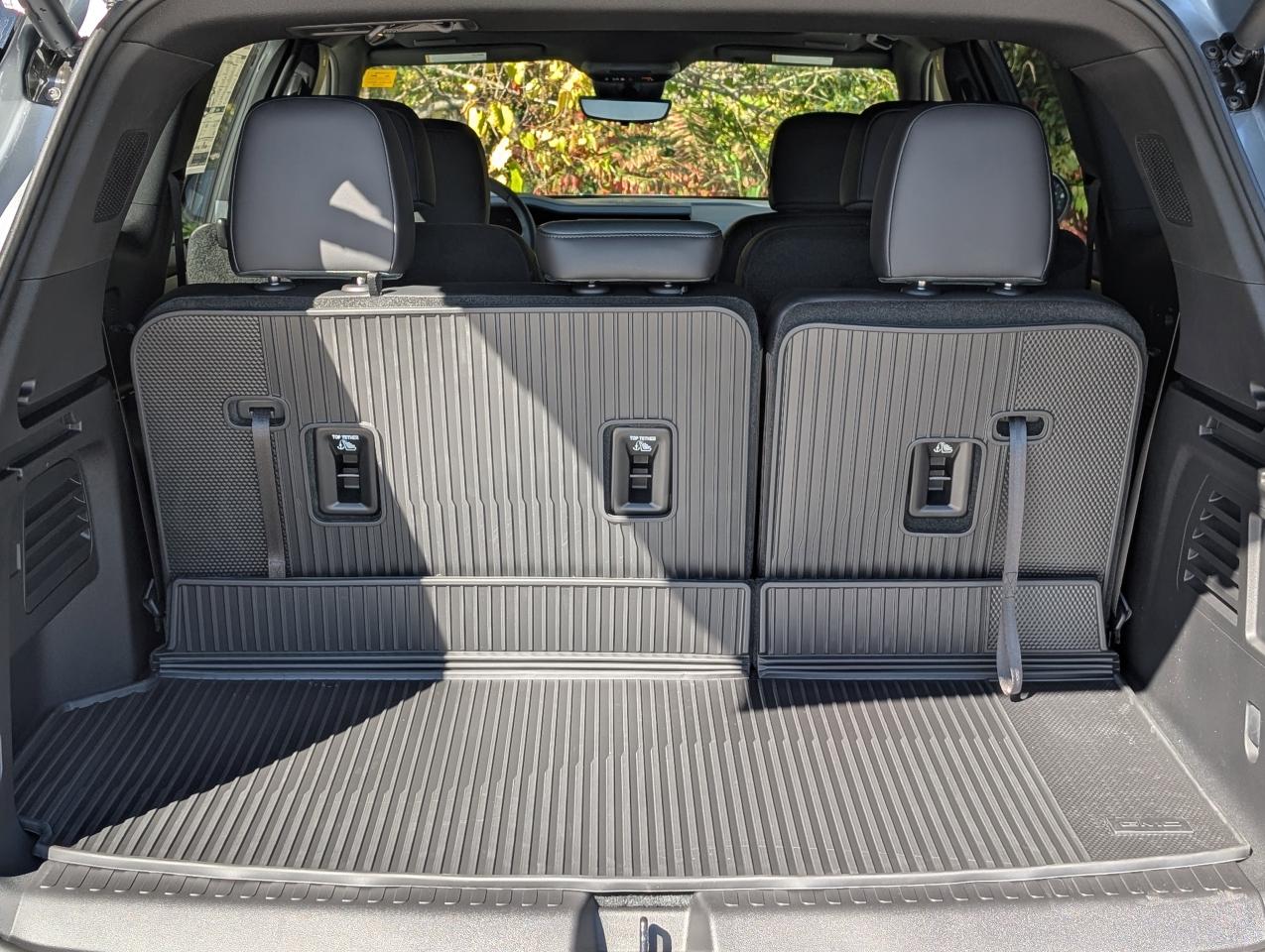 2026 GMC Acadia AT4 Photo