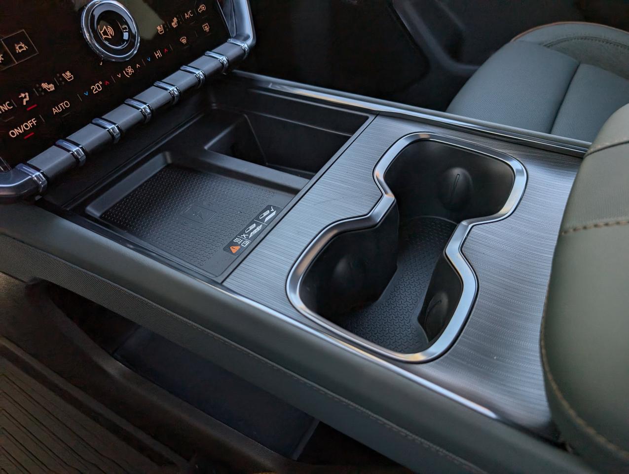 2026 GMC Acadia AT4 Photo