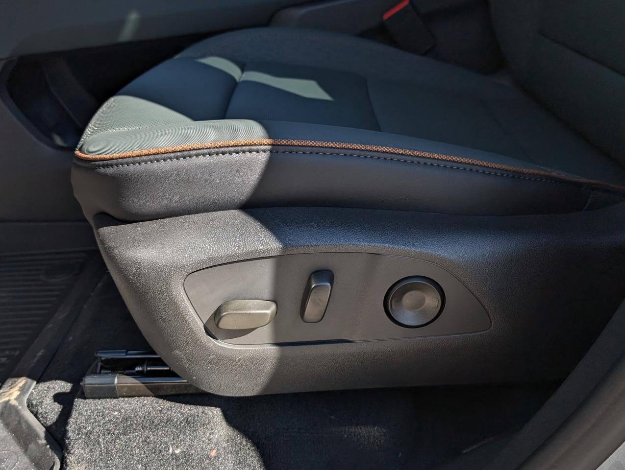 2026 GMC Acadia AT4 Photo