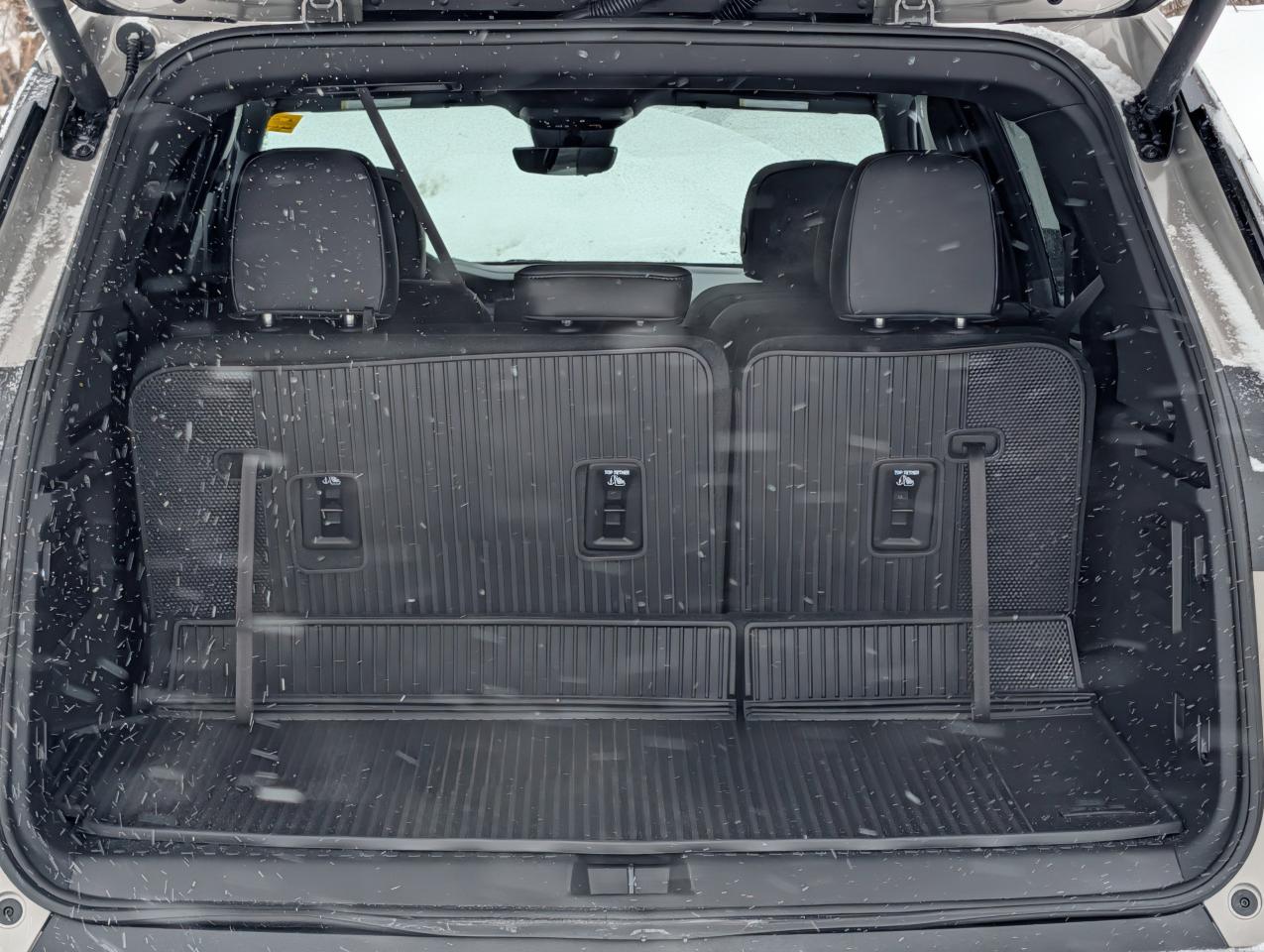 2026 GMC Acadia AT4 Photo