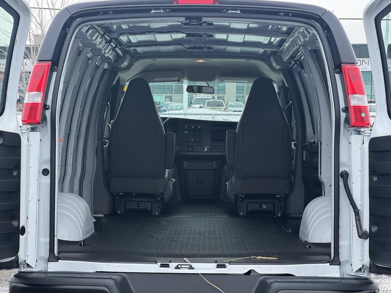 2025 Chevrolet Express Cargo Van  Photo