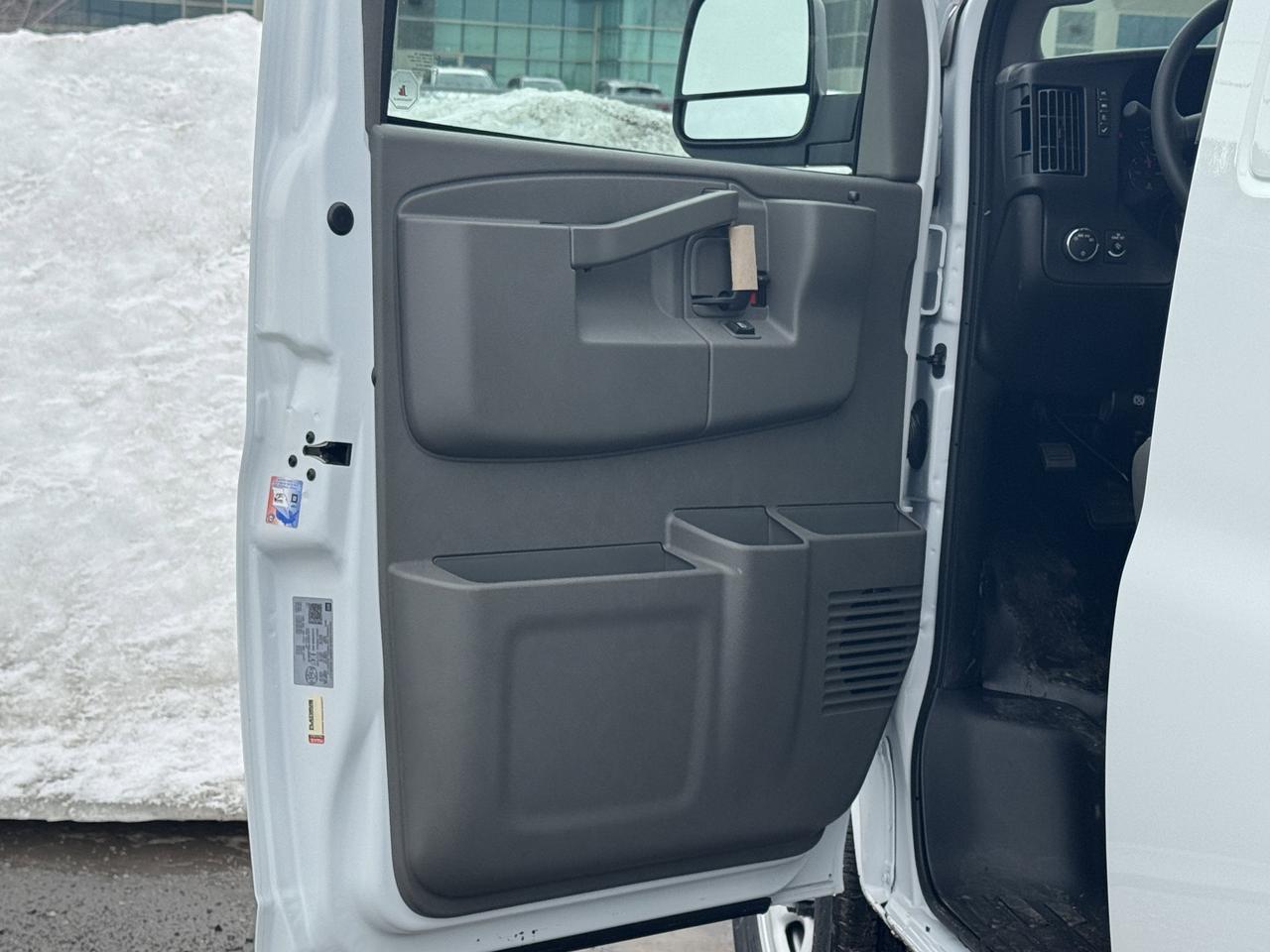 2025 Chevrolet Express Cargo Van  Photo