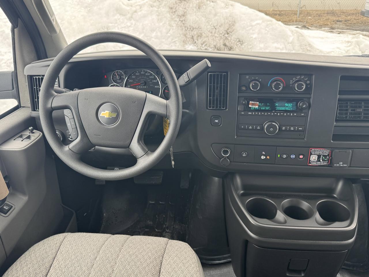 2025 Chevrolet Express Cargo Van  Photo