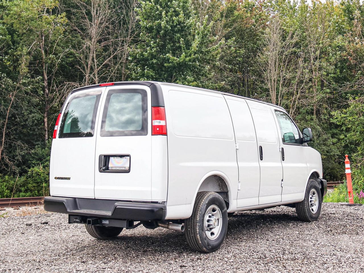 2025 Chevrolet Express Cargo Van  Photo