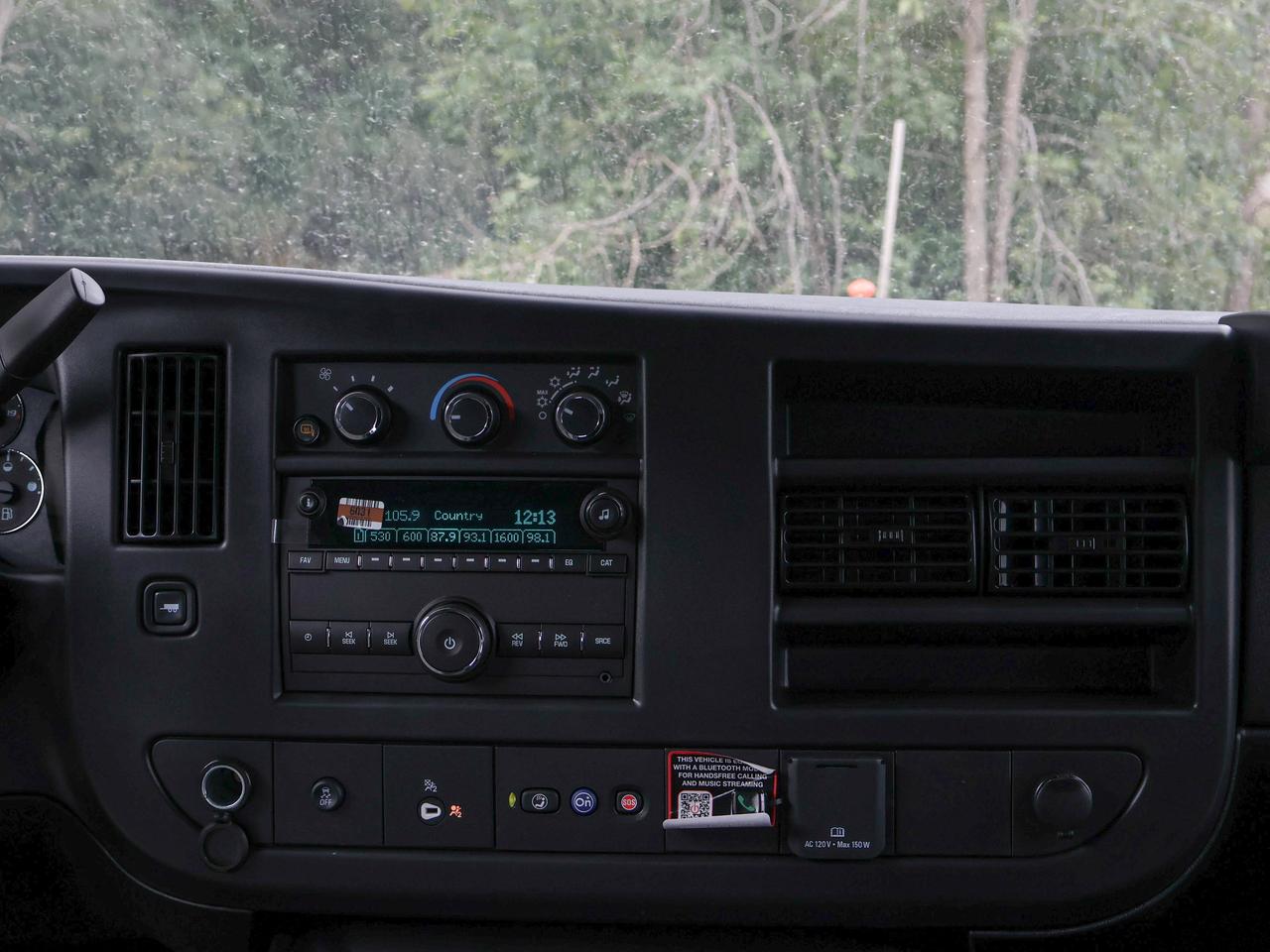 2025 Chevrolet Express Cargo Van  Photo