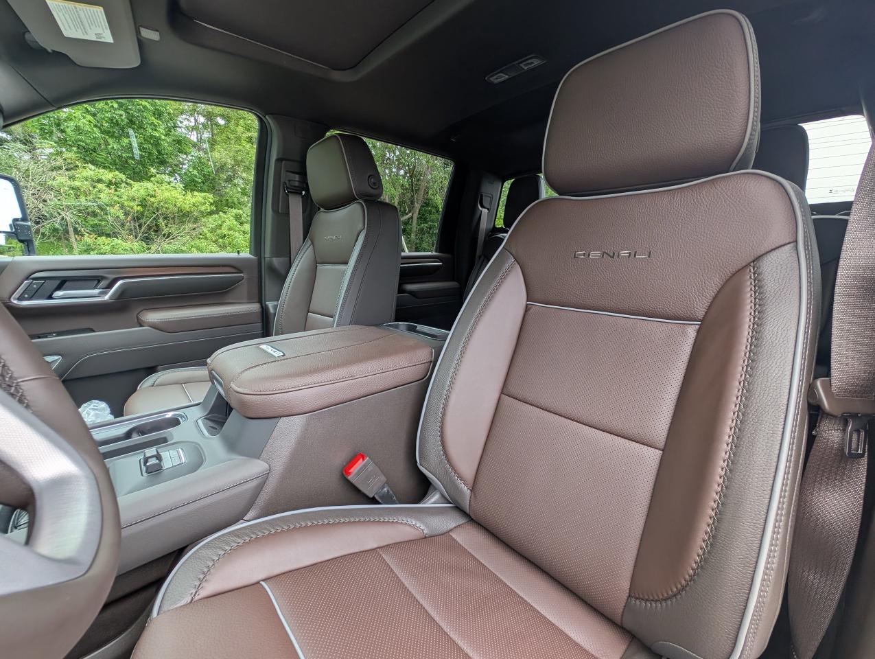 2025 GMC SIERRA 2500HD DENALI Photo