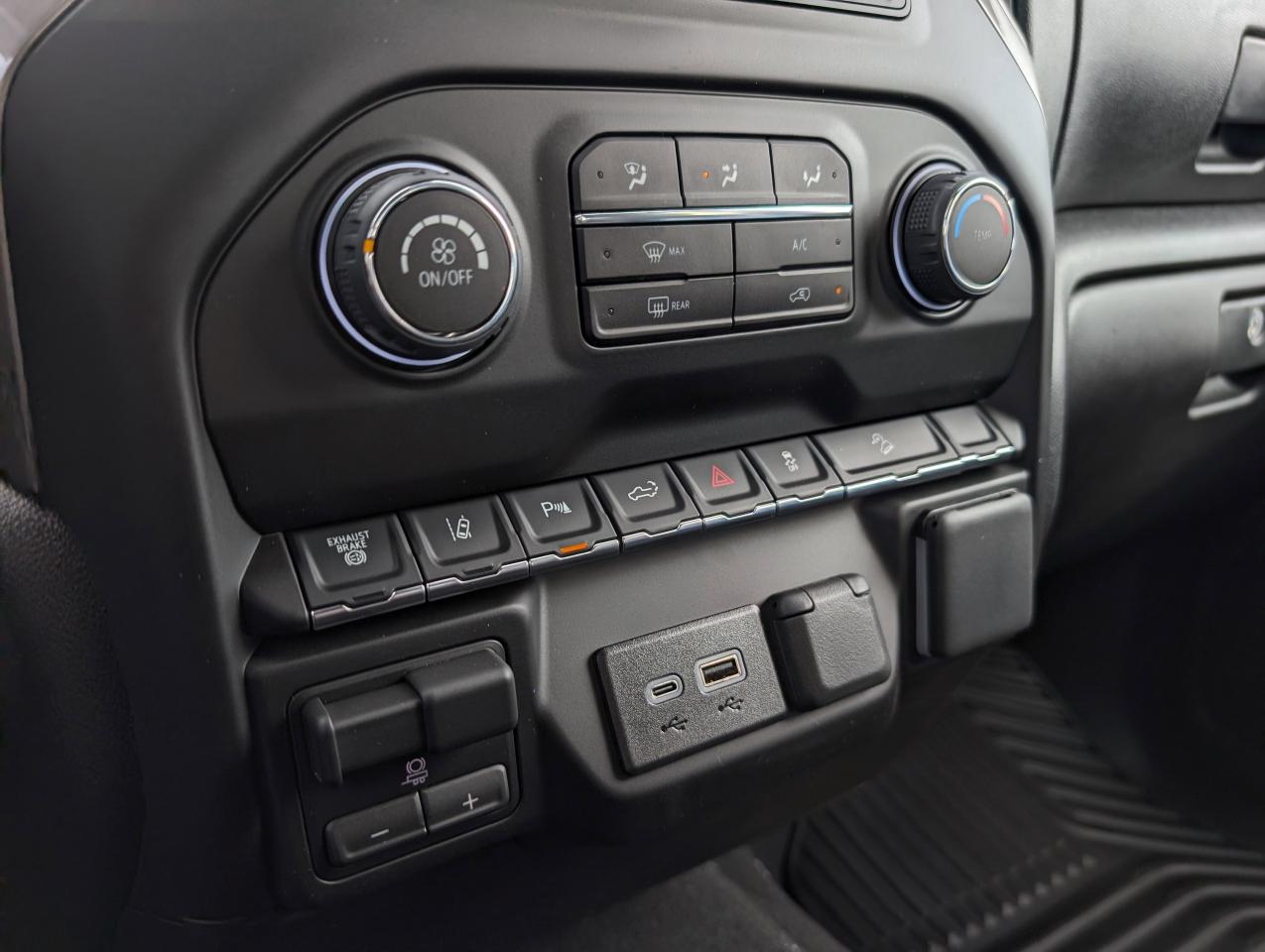 2026 Chevrolet SILVERADO 2500HD Custom Photo