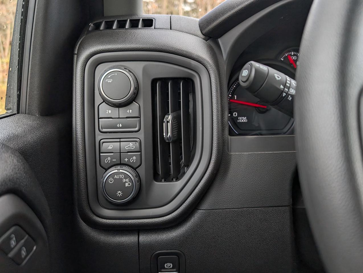2026 Chevrolet SILVERADO 2500HD Custom Photo