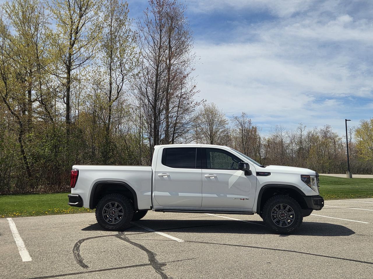 2026 GMC Sierra 1500 AT4X Photo3