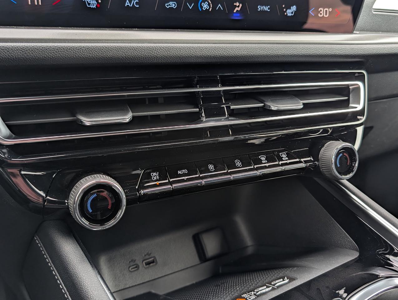 2026 Chevrolet Traverse LT Photo