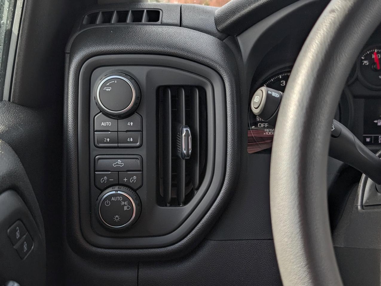 2026 Chevrolet Silverado 1500 Custom Trail Boss Photo