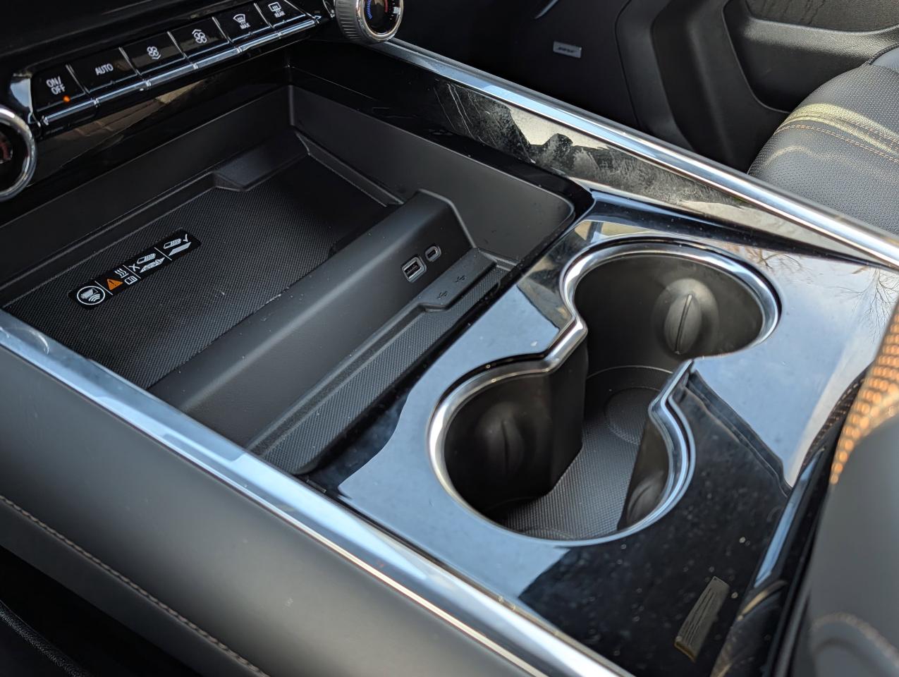 2026 Chevrolet Suburban High Country Photo