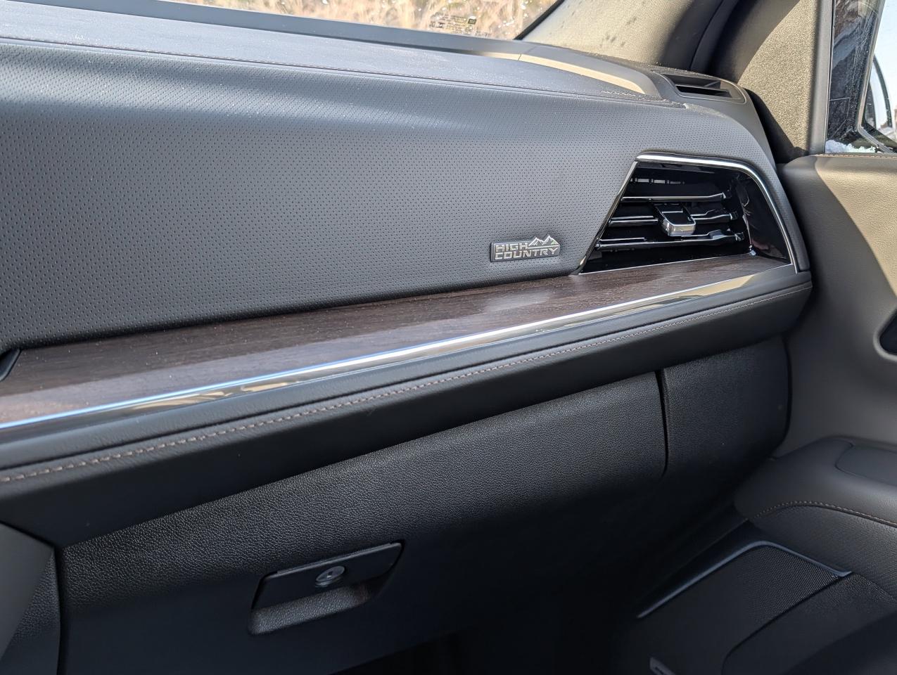 2026 Chevrolet Suburban High Country Photo