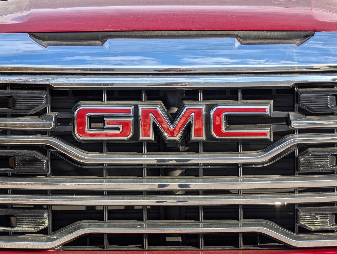 2026 GMC Sierra 1500 SLT Photo