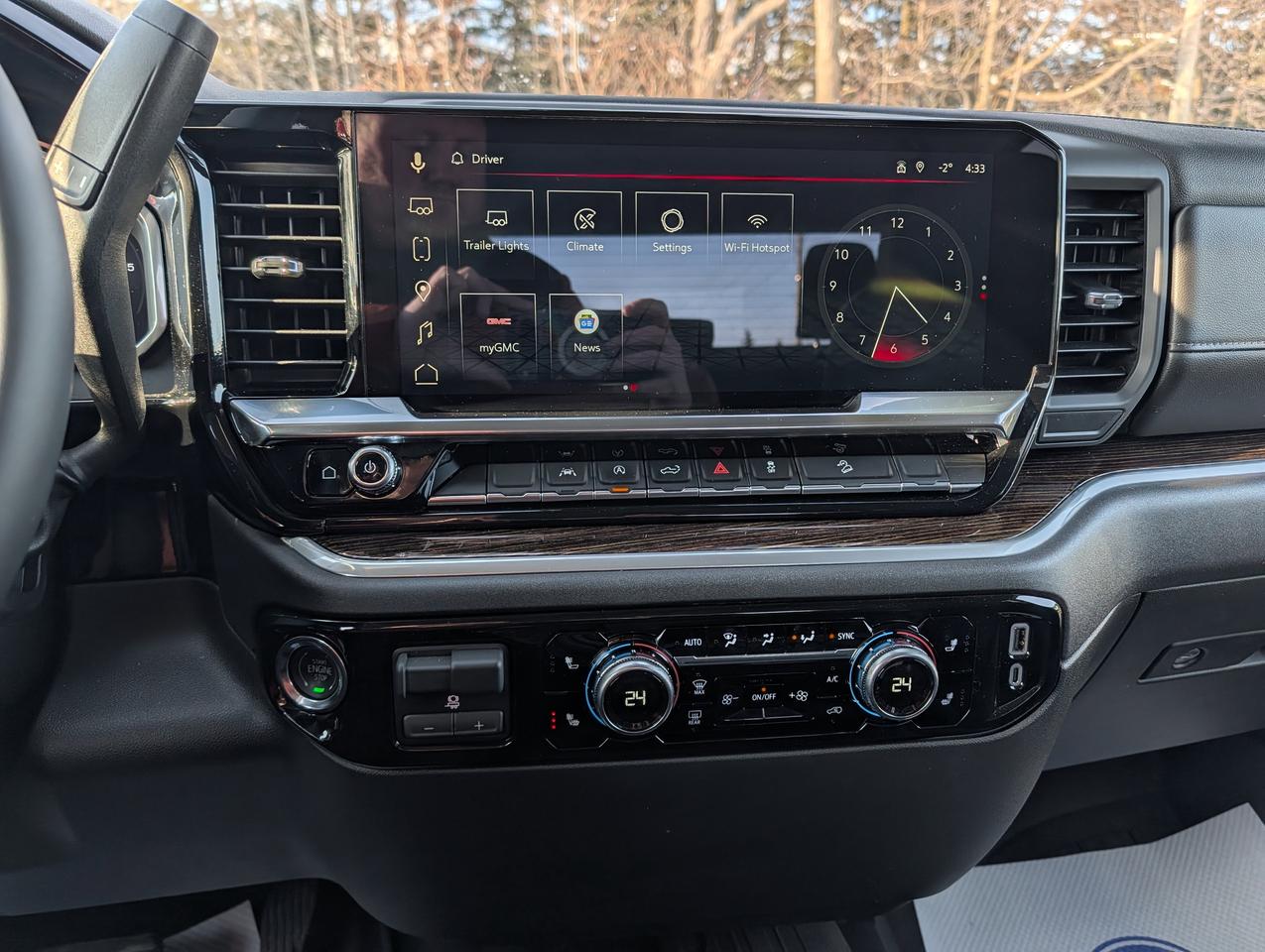 2026 GMC Sierra 1500 SLE Photo