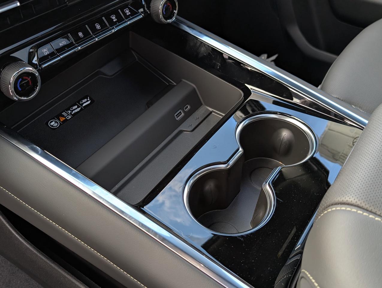 2026 Chevrolet Suburban Premier Photo