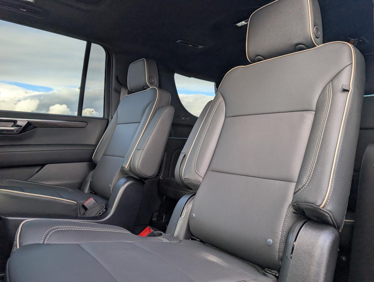 2026 Chevrolet Suburban Premier Photo