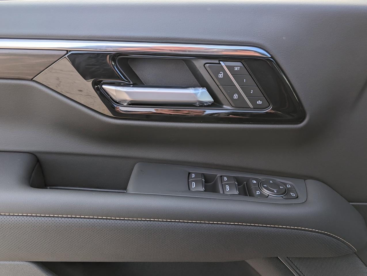 2026 Chevrolet Suburban Premier Photo