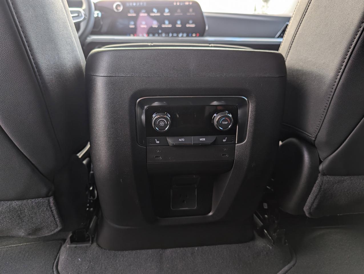 2026 Chevrolet Suburban Premier Photo