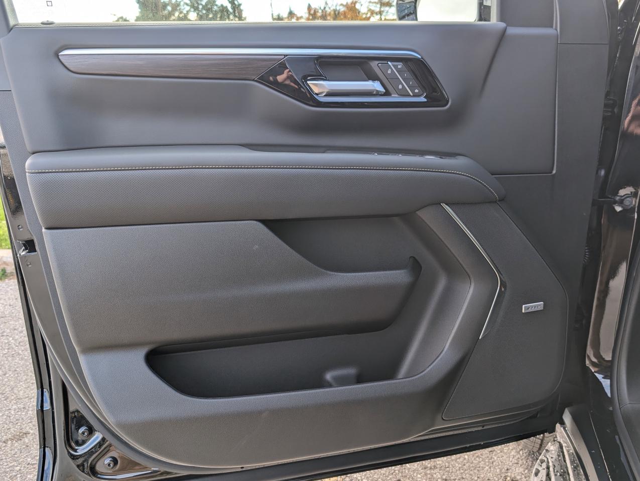 2026 Chevrolet Suburban Premier Photo