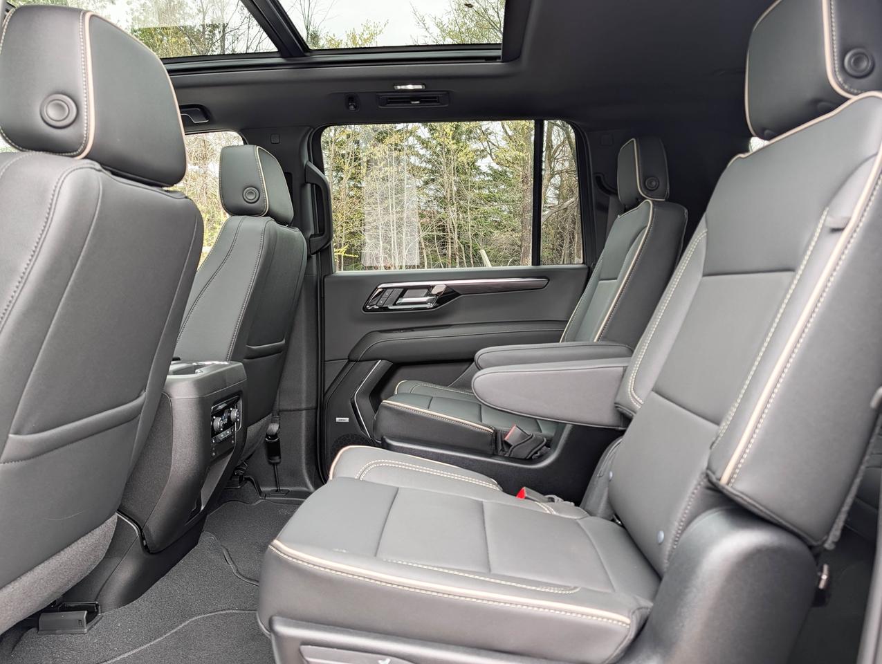 2026 Chevrolet Suburban Premier Photo