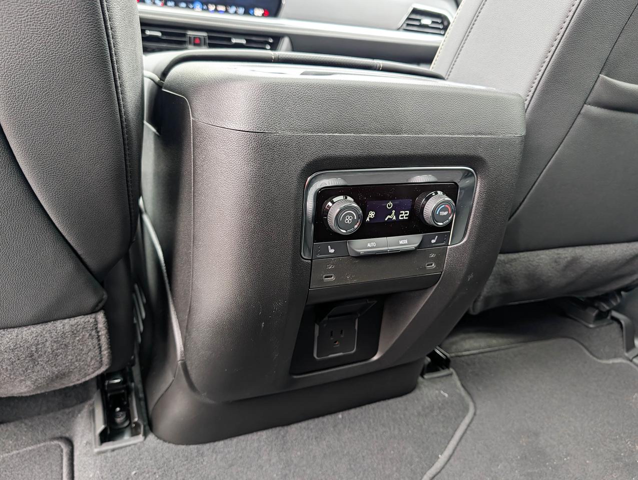 2026 Chevrolet Suburban Premier Photo