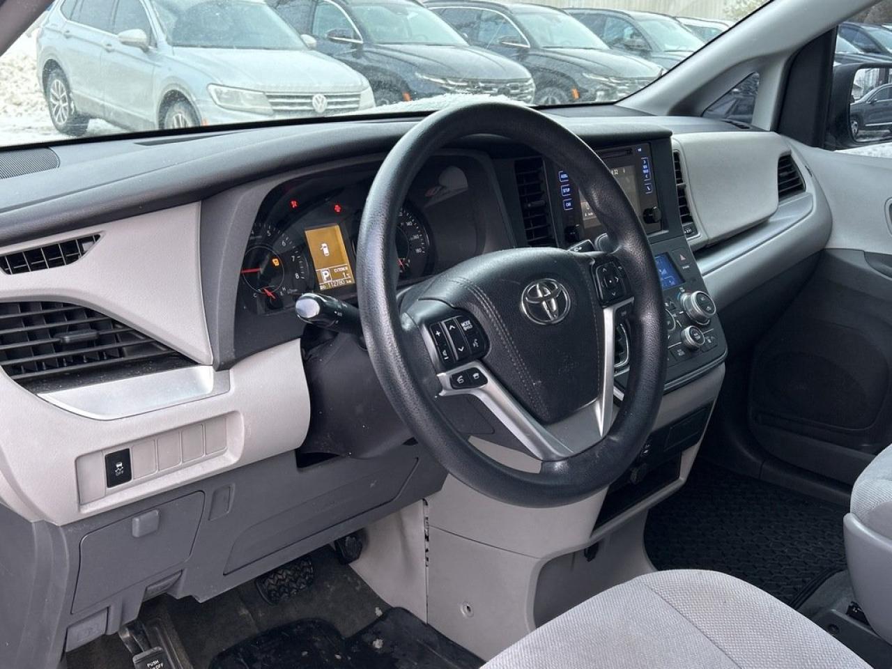 2015 Toyota Sienna 7-Pass V6 6A Photo
