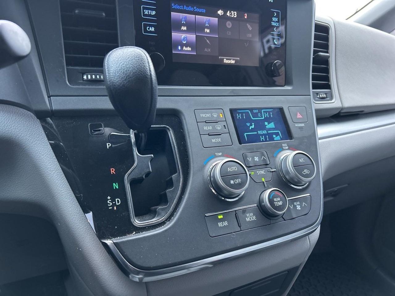 2015 Toyota Sienna 7-Pass V6 6A Photo