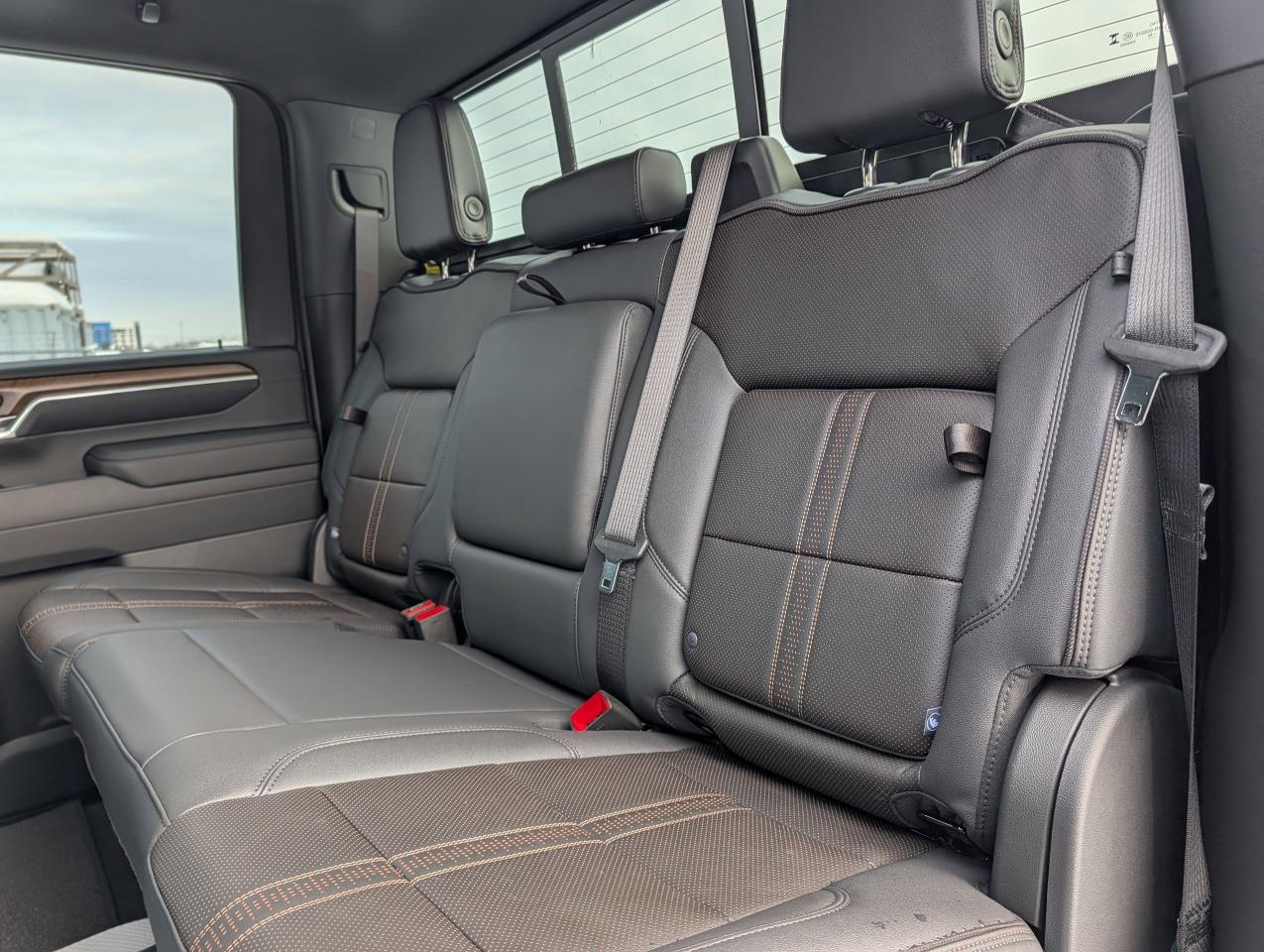 2025 Chevrolet SILVERADO 2500HD High Country Photo