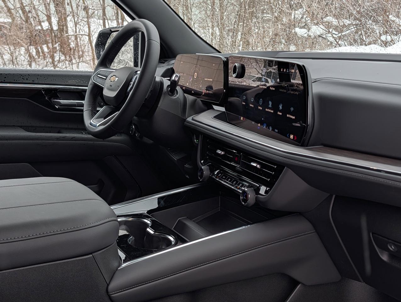 2026 Chevrolet Suburban LS Photo