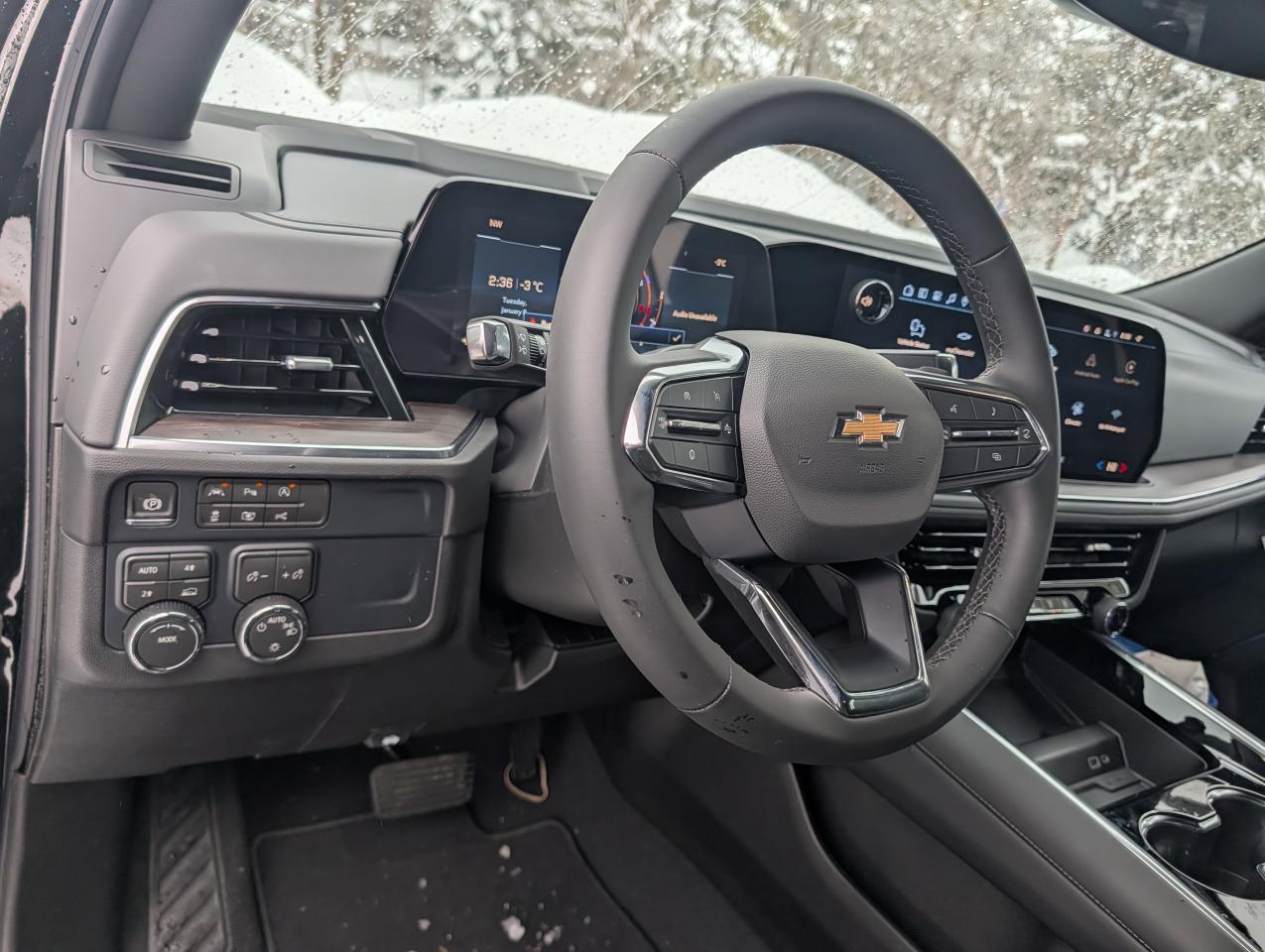 2026 Chevrolet Suburban LS Photo