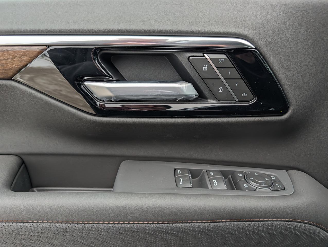 2026 Chevrolet Suburban High Country Photo