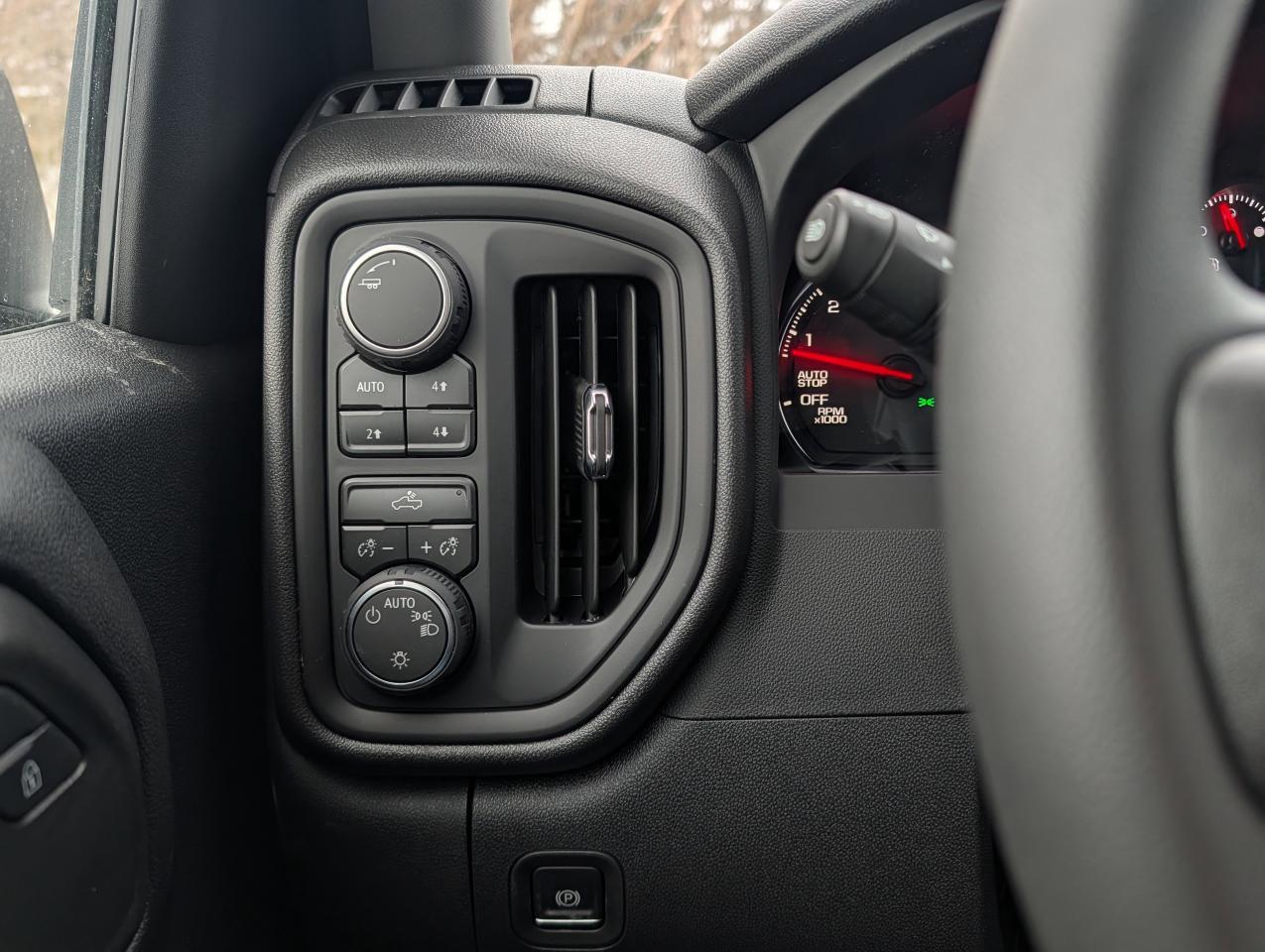 2026 Chevrolet Silverado 1500 Custom Trail Boss Photo