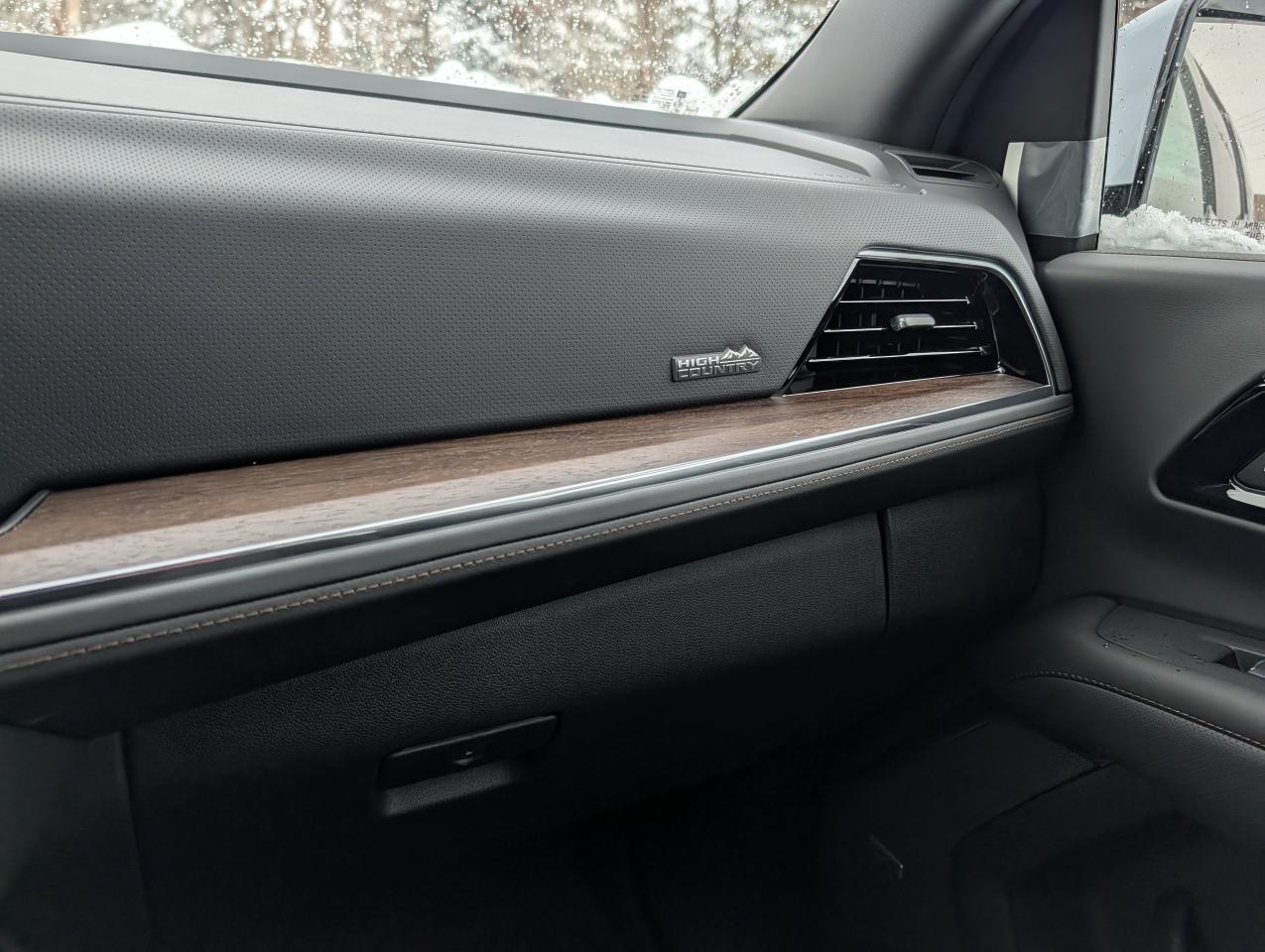 2026 Chevrolet Suburban High Country Photo