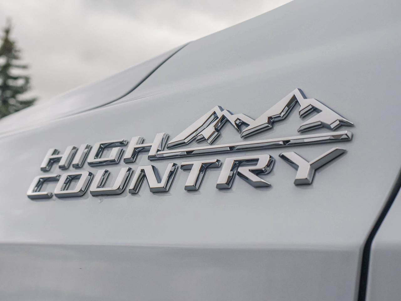 2026 Chevrolet Suburban High Country Photo