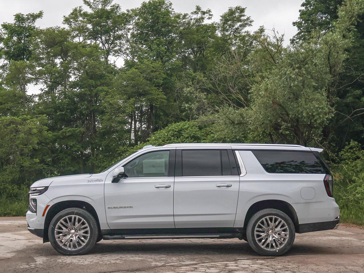 2026 Chevrolet Suburban High Country Photo